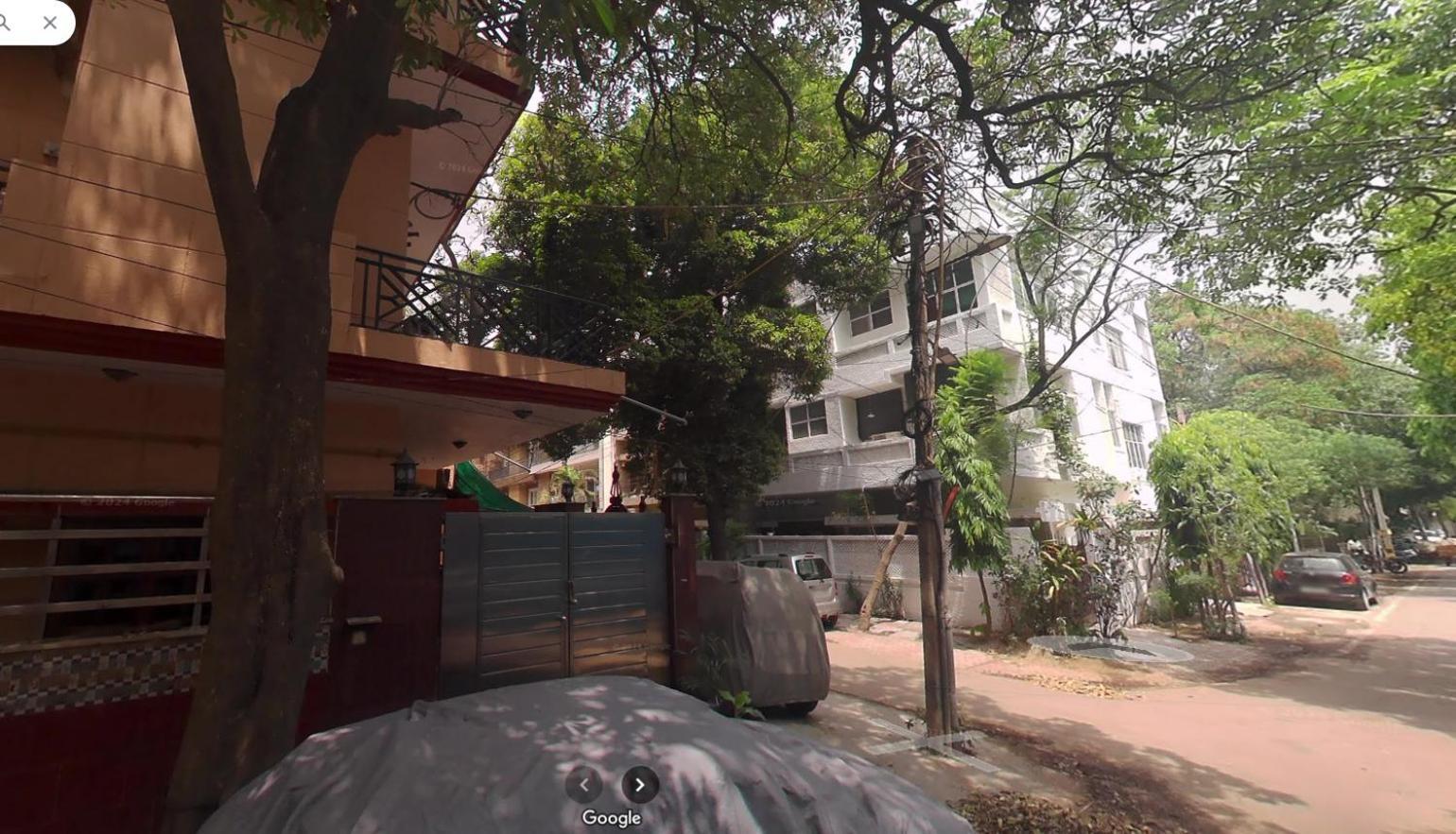 Nearby Lutyen's Delhi Just 15min From Connaught Place